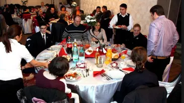 Scandal la încheierea unei petreceri de botez: Oamenii au plecat fără să achite consumația! (VIDEO)