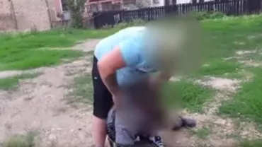 Iași: Pedofil bătut de tatăl a doi adolescenți, după ce le-ar fi făcut avansuri acestora (VIDEO)