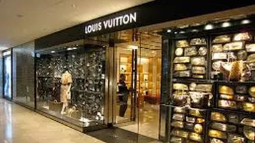 The Guardian a scris un articol în care povestește despre Louis Vuitton care își creează pantofii italieni în România