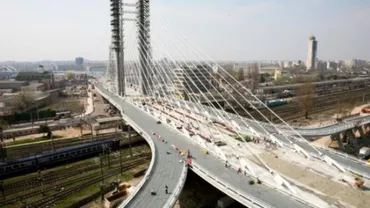 “La Primăria Capitalei timpul trece, leafa merge”. Pasajul Basarab, mizerie si degradare, la 6 ani după inaugurare (FOTO)