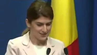 Cum îi învață gramatică Alina Petrescu pe miniștrii demisionari: O greșeală s-a strecurat în textul copy-paste al cererilor de retragere a demisiilor (VIDEO)