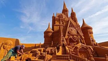 Belgia: Festivalul de sculptură în nisip de la Oostende transformă o plajă într-o galerie de super eroi și personaje animate (FOTO)