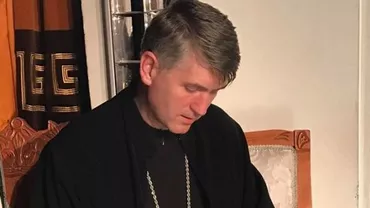 Preotul și interpretul Cristian Pomohaci, acuzat de coruperea sexuală a unui minor, primit cu aplauze de către susţinători (VIDEO)