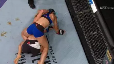 Hai cu pampersul! I s-a întâmplat în plină luptă... (VIDEO)