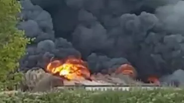 Incendiu masiv la două depozite de la marginea Bucureștiului: Aproximativ 7.000 de metri pătrați, cuprinși de flăcări(FOTO, VIDEO)