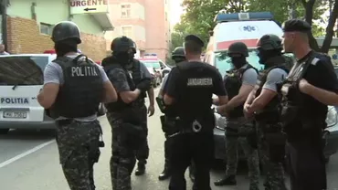 HAOS la spital: 40 de rromi, 10 mașini și-o BĂTAIE pe cinste (VIDEO)
