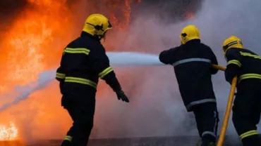 Căldura a ÎNVINS: Incendiu PUTERNIC, pompierii luptă chiar ACUM! (VIDEO)