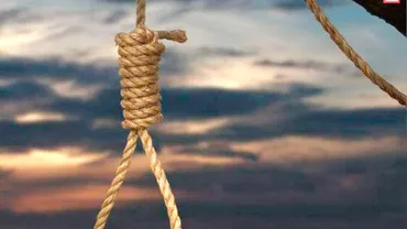 O elevă de 16 ani s-a spânzurat în toaleta școlii. Cum au împins-o colegii să se sinucidă (FOTO)