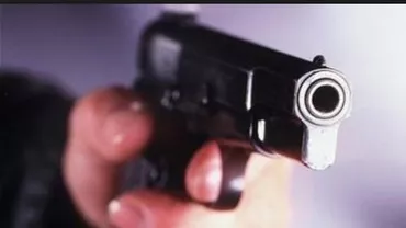 PANICĂ într-o autogară din Italia! Un imigrant român a scos pistolul și a înspăimântat toți călătorii