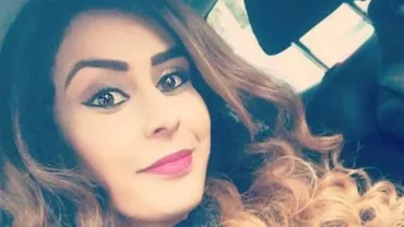 O tânără din Marea Britanie a fost interogată de polițiști după ce a citit o carte în avion (FOTO)