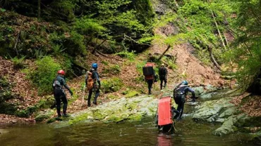 Doi turiști, dispăruți în munți de câteva zile. Salvamontiștii îi caută fără încetare