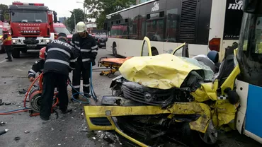 Accident TERIBIL pe Splaiul Independenței din București: DOI MORȚI și doi răniți grav, un TAXI făcut ZOB (IMAGINI DRAMATICE)