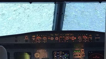 CIURUIT de grindină: Imagini incredibile cu un avion care a aterizat la Istanbul (FOTO)