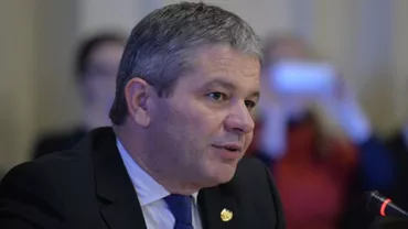 Ministrul Sănătății: "O DEMIT! Toată ziua postează bancuri pe Facebook". Reacția medicului: Nu eu...