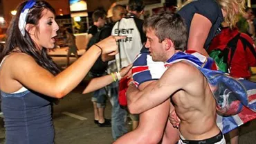 Faci toxiinfecție alimentară, primești banii de concediu înapoi! Mii de turiștii britanici fac reclamații false pentru a obține beneficii de la hotelierii spanioli