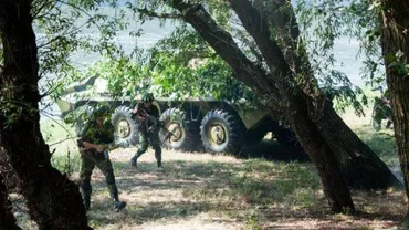 Trupe ruse de ocupație, la Nistru: Blindatele forțează râul cu preoți și spectatori (VIDEO-FOTO)