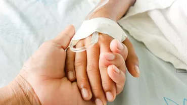 "Cine merită să trăiască și cine nu?": 4 copii orfani de tată și cu mama bolnavă, BĂTAIA DE JOC a autorităților din Arad!