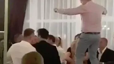 Paranghelie din bani publici! Lideri politici locali, filmați DANSÂND PE MESE, la o întrevedere pe probleme de administrație publică (VIDEO)