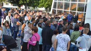 "De câți premieri și de câte decenii avem nevoie oare să nu mai existe COAZI CEAUȘISTE LA PAȘAPOARTE?" (VIDEO)