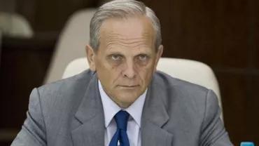 Stolo nu mai are liniște! ”Palatul” fostului premier din Olimp, invadat de turiști, tomberoane cu gunoi și vânzători de porumb fiert (VIDEO)