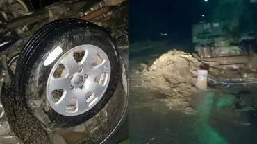 Un tânăr a făcut accident cu mașina din cauza unei gropi nesemnalizate din mijlocul drumului (FOTO)