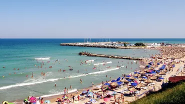 Incredibil ce au putut să facă mai mulți turiști pe litoral (FOTO)