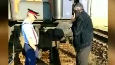 De râsul lumii! Un tren a rămas în câmp două ore. Locomotiva defectă a fost înlocuită cu alta stricată (VIDEO)