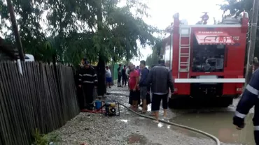 INUNDAȚII în Mizil: Zeci de gospodării au avut nevoie de intervenția ISU Prahova (FOTO)