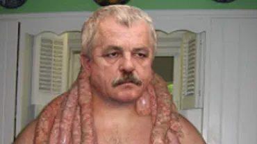 Ministrul "CALTABOȘ", angajat la o fermă de PORCI