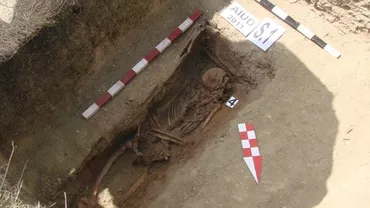 Osemintele a trei partizani împușcați de Securitate și înhumați într-o groapă comună, DESCOPERITE de arheologi în Alba (FOTO)
