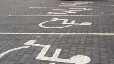 Cine este "șmecherul" care parchează pe locul destinat persoanelor cu handicap, pentru că "de aia este şef" (FOTO)