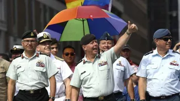 Șeful Statului Major din Canada a participat la parada gay de la Ottawa