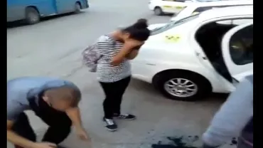 Pedeapsa taximetriștilor ruși pentru clienții care refuză să le plătească cursa: Să se spele pe față cu verde de briliant. Imaginile, virale pe internet (VIDEO)