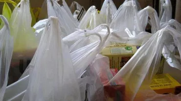 Kenya interzice pungile din plastic, prin lege. Ce riscă persoanele care o vor încălca