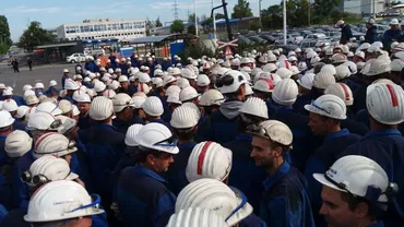 Protest la Damen Galați. Circa 400 de angajați cer salarii mai mari (VIDEO)