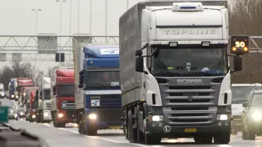 Transportatorii, nemulțumiți de majorarea accizei la carburanți: "Guvernul nu face decât să ne distrugă pe cei cinstiți" (VIDEO)