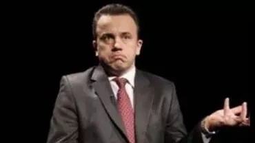 Învățământul stă pe un butoi de pulbere - Părinții și elevii se opun schimbărilor propuse de ministrul „Genunche” Pop