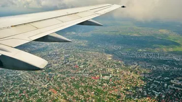 Iași: Un avion care a decolat spre Barcelona a revenit pe pistă din cauza unei probleme tehnice