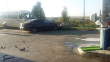 O tânără de 20 de ani a intrat cu mașina în pompele cu carburant de pe Autostrada Soarelui (FOTO)