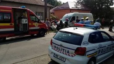 Un bărbat a murit și cinci persoane au fost rănite în urma unui accident rutier din județul Mureș (FOTO)