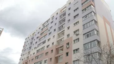 Ce se ascunde într-un bloc anvelopat?
