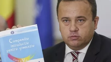 Manualul unic pentru clasa a V-a pare scris de însuși ministrul Liviu „Genunche” Pop: Compendiul este plin de greșeli și de definiții neclare (FOTO)