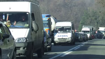 Circulație întreruptă, joi dimineață, pe DN 1A. Șoferii s-au luat cu mâinile de cap când au aflat motivul