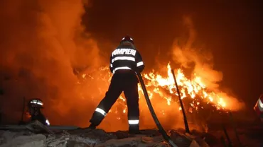 Incendiu la un service auto de lângă Bucureşti. O persoană a suferit arsuri grave (FOTO)