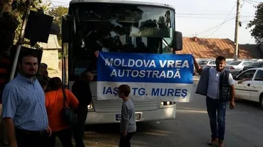 Protest pentru autostrada Iași- Târgu Mureș: Zeci de șoferi participă la un marș pentru a cere autorităților demararea proiectului (FOTO)