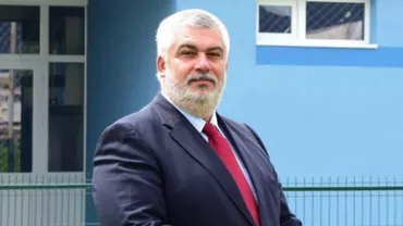 Deputatul care a recunoscut că nu i-a fost dragă școala își explică mesajul de pe Facebook: La cratimă era greșeala. O greșeală asumată. Este o postare în glumă (VIDEO)
