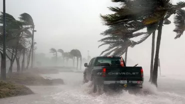 Fără teamă de uraganul Irma! S-a pus în fața valurilor ucigașe și iată ce a urmat (VIDEO)