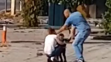REVOLTĂTOR: Un bărbat lovește o femeie și un copil în plină stradă în Constanța