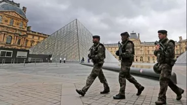 Alertă la Paris: Un soldat a fost atacat cu un cuțit de un bărbat