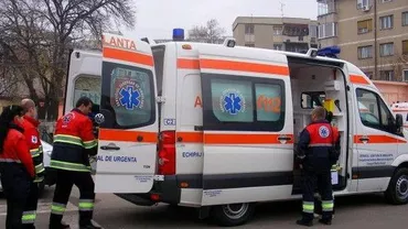 Un copil a căzut de la etajul doi al blocului! Preluat de urgență de un echipaj smurd